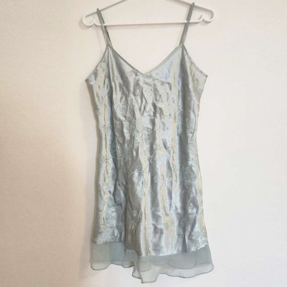 Morgan Taylor Embroidered Robe Slip Set Size Medium - Picture 4 of 15